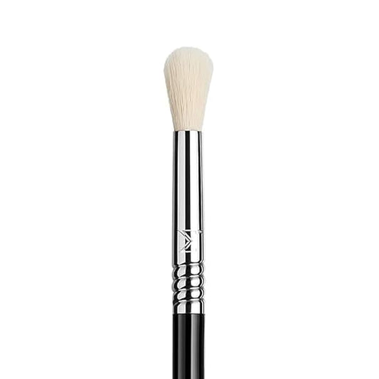 Sigma Beauty Professional E35 Tapered Blending Brush – Professional Eyeshadow Brush for Precision Eyeshadow Blending, Softens Dramatic Edges & Harsh Lines for a Well Blended Effect (1 Brush)