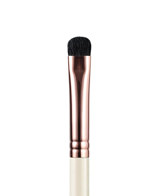 Small Smudge Brush, Professional Eyeshadow Brush for Smudging, Blending, Filling in, Premium Synthetic Bristles Tapered Eye Makeup Brush - Ivory