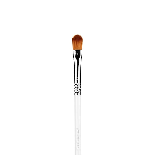 Sigma Beauty S20 Eye Cream Skincare Brush – Skincare Tool for Applying Skincare Products to Face and Skin, Gentle Eye Cream Brush Applicator for Eye Creams and Eye Makeup Primer (1 Pc)