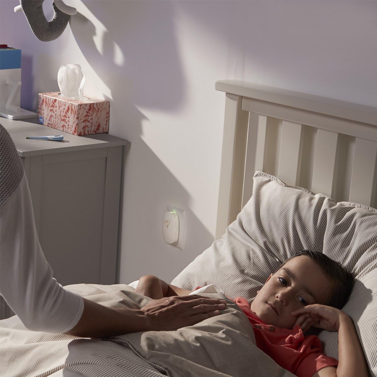 Vicks Advanced Soothing Vapors Waterless Vaporizer with Night Light and VapoPads to Help Relieve Discomfort from Colds and Flu , 1 Count (Pack of 1)