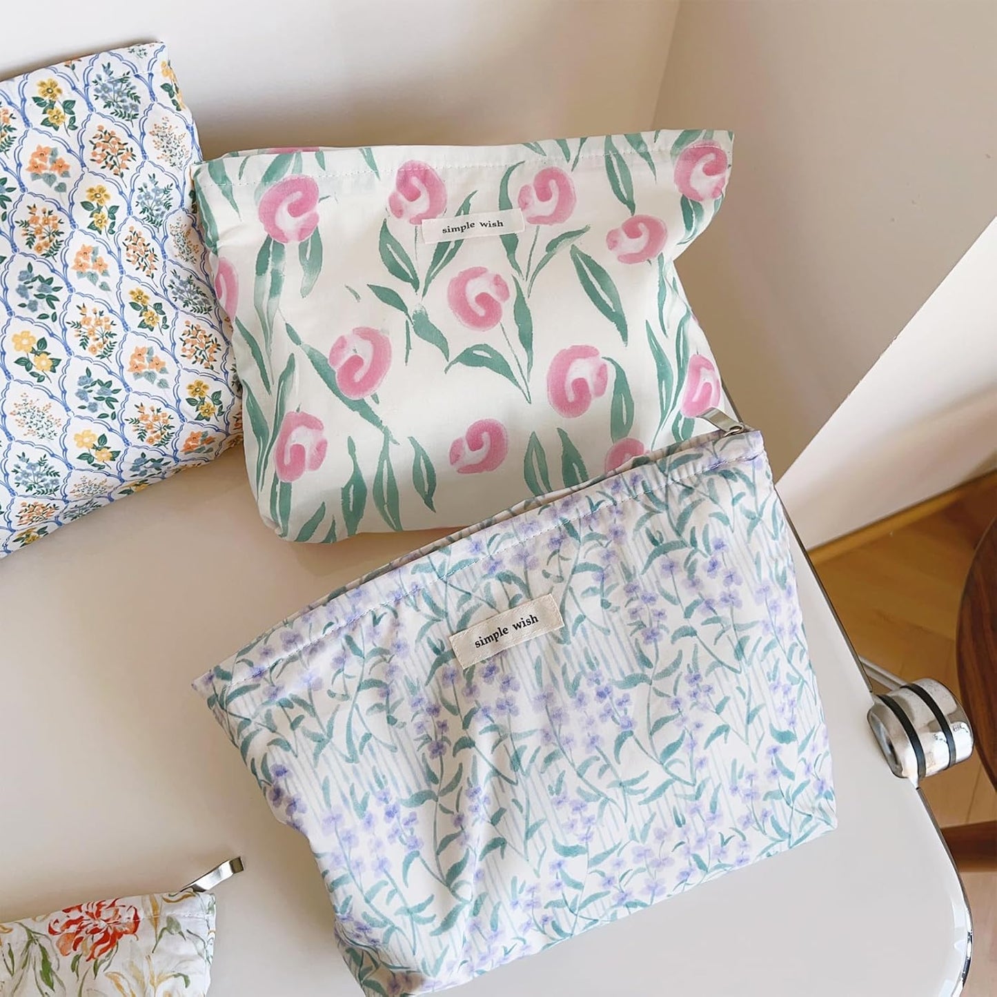 Wudygirl Cute Makeup Bag for Women - Travel Cosmetic Bag with Zipper Makeup Pouch Floral Make up Organizer Handbag Aesthetic (Purple Floral)