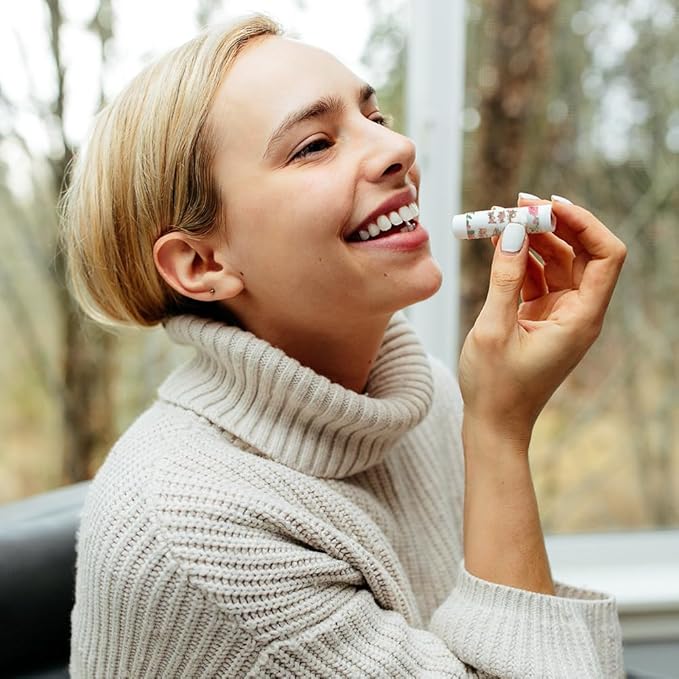 OLYCRAFT 100Pcs Self-Adhesive Lip Balm Tag Stickers 1.7x2.1 inch Waterproof Adhesive Label with Flower Patterns Rectangle Lipstick Tag Sticker for Lip Balm Container Tubes Lipstick Wrapping Decoration