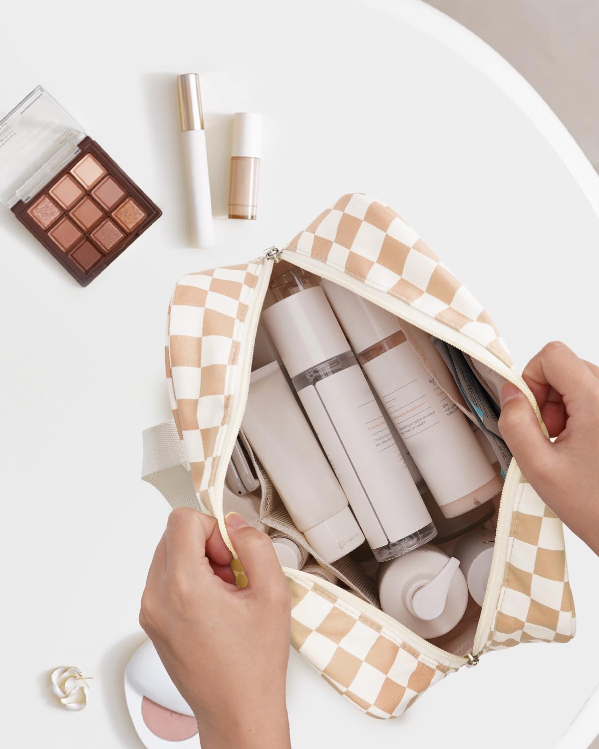 Narwey Large Checkered Travel Toiletry Bag Women Toiletries Bag Makeup Bag with Handle Make up bag Organizer Cosmetic Bag Medicine Bag for Girls (Light Checkerboard, Large)