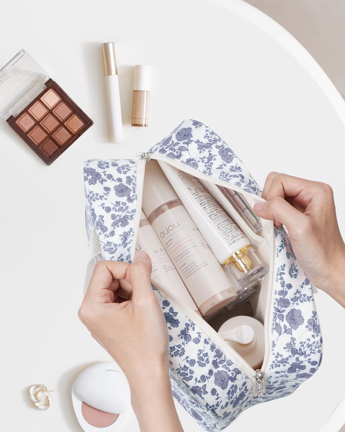 Narwey Full Size Toiletry Bag Women Large Cosmetic Bag Travel Makeup Bag Organizer Medicine Bag for Toiletries Essentials Accessories (Little Grayish Blue Flower, Large)