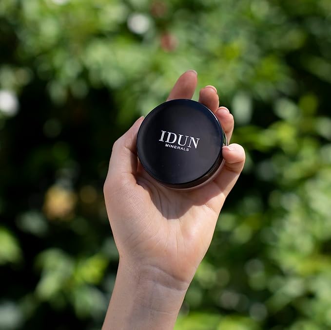 Mineral Powder Foundation - Longwear, Lightweight, Smooth Powder Formula - Blurring, Skin-Perfecting Finish - Vegan and Cruelty Free Formula - 019 Sigrid - 0.25 oz