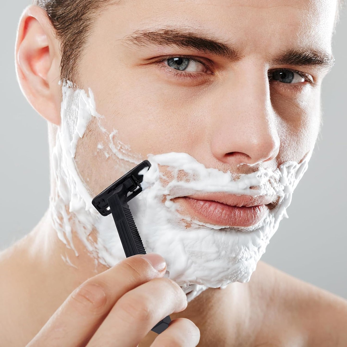 CXYARY 150 Pcs 3 Blade Disposable Razors With Clear Safety Cap, Shaving Razors Bulk for Men &Women, Stainless Steel Blade, Multipurpose Portable Shave Razor for Bathing Hotel Travel, Black