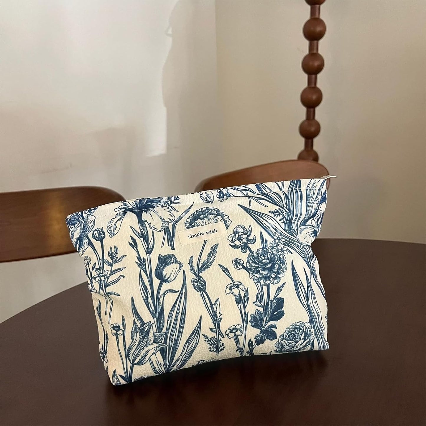 Wudygirl Cute Makeup Bag for Women - Travel Cosmetic Bag with Zipper Makeup Pouch Floral Make up Organizer Handbag Aesthetic (Porcelain Blue)