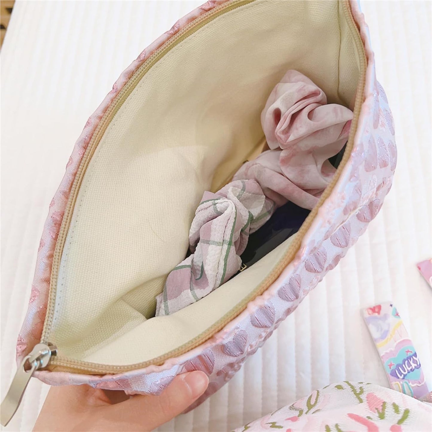 Wudygirl Makeup Bag Travel Cosmetic Bag Large Capacity Makeup Pouch for Women Canvas Make up Organizer Pencil Pouch Aesthetic Zipper Handbag (Pink Heart)