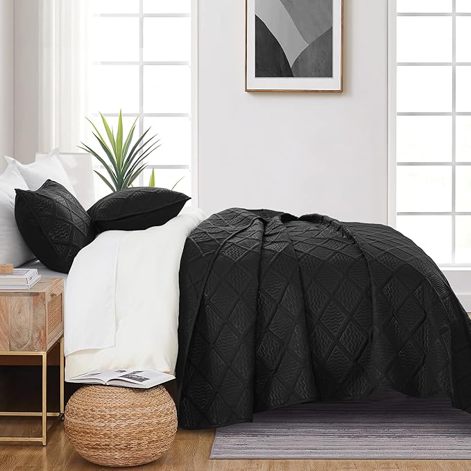Yiran Black Quilt Set King Size Bedding Set Fall Bedspreads Embossed Diamond Pattern 3 Piece Soft Microfiber Coverlet for All Season with 2 Pillow Shams (King, 106x96 Inch)