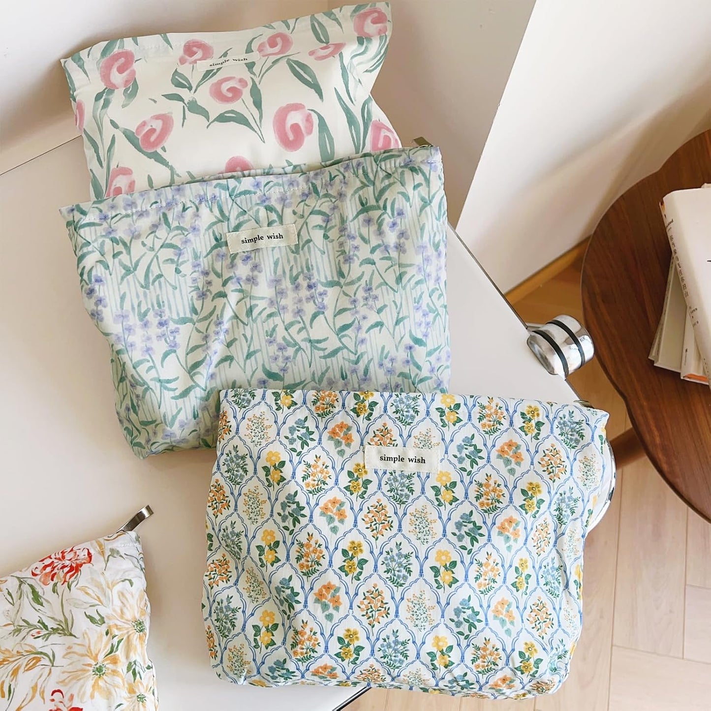 Wudygirl Cute Makeup Bag for Women - Travel Cosmetic Bag with Zipper Makeup Pouch Floral Make up Organizer Handbag Aesthetic (Blue Striped Floral)