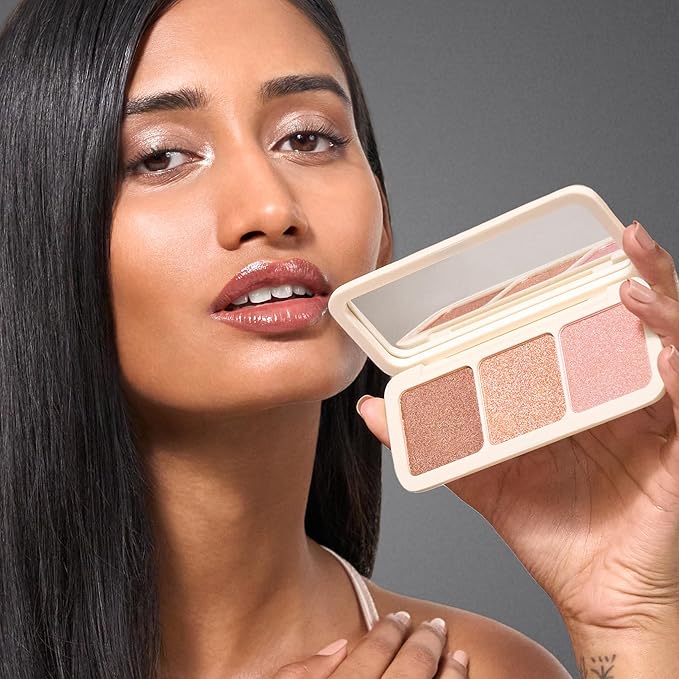 COVER FX Custom Enhancer Highlighter Makeup Palette - Buildable Illuminating Highlight - Use on Eyes, Cheeks and Body - Travel Friendly